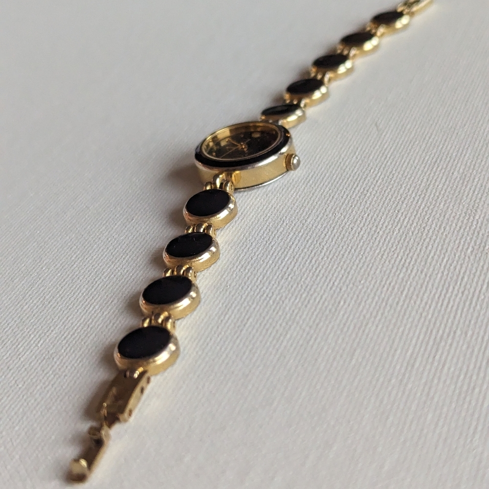 Gucci Gold & Black watch - Picture 3 of 4